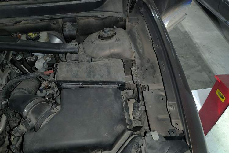 Used Volvo XC Classic 2014 T5 Luxury Edition Engine Bay Left