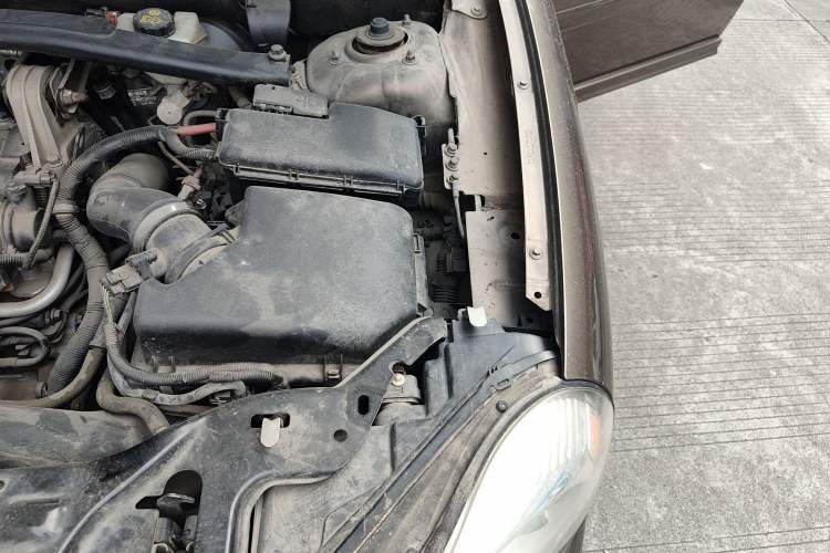 Used Volvo XC Classic 2014 T5 Luxury Edition Engine Bay Left