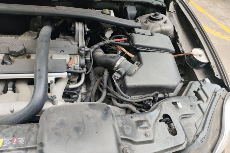 Used Volvo XC Classic 2014 T5 Luxury Edition Engine Bay Left