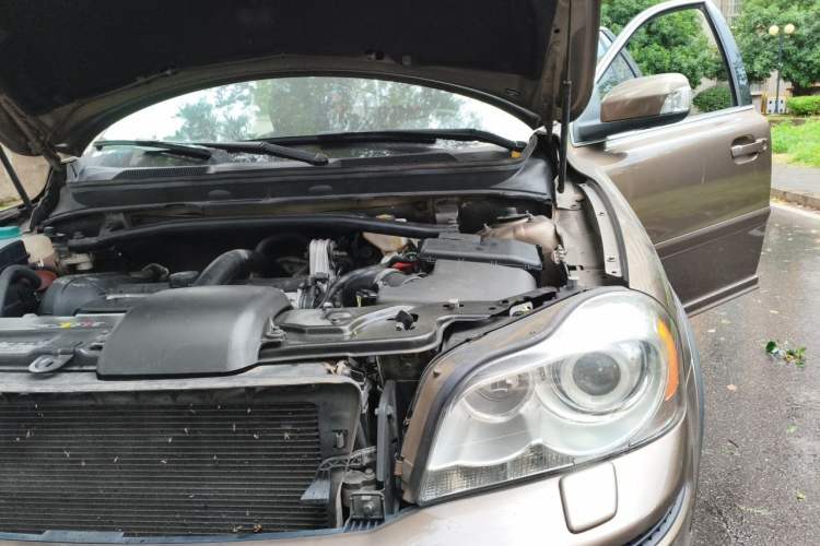 Used Volvo XC Classic 2014 T5 Luxury Edition Engine Bay Left
