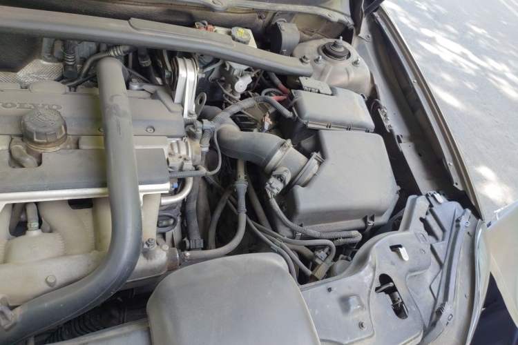 Used Volvo XC Classic 2014 T5 Luxury Edition Engine Bay Left