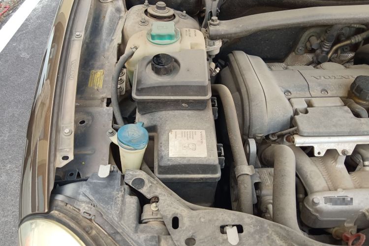 Used Volvo XC Classic 2014 T5 Executive Edition Engine Bay Right