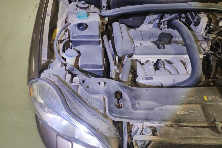 Used Volvo XC Classic 2014 T5 Luxury Edition Engine Bay Right