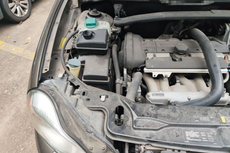 Used Volvo XC Classic 2014 T5 Luxury Edition Engine Bay Right
