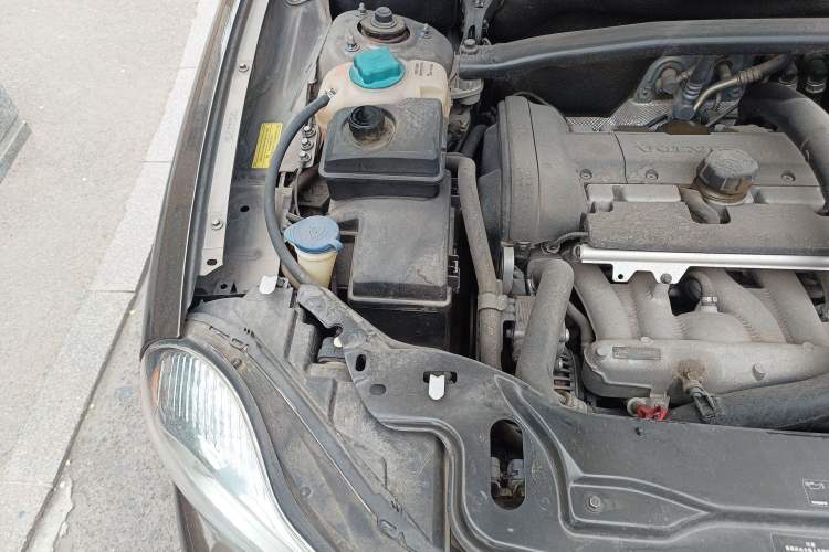 Used Volvo XC Classic 2014 T5 Luxury Edition Engine Bay Right