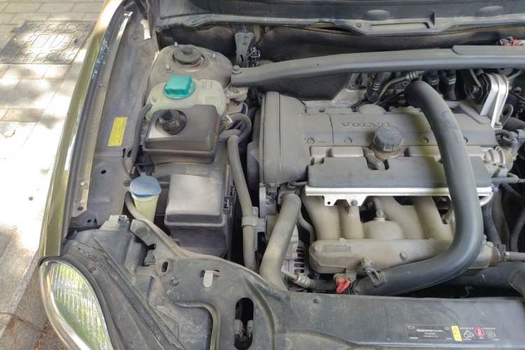 Used Volvo XC Classic 2014 T5 Luxury Edition Engine Bay Right