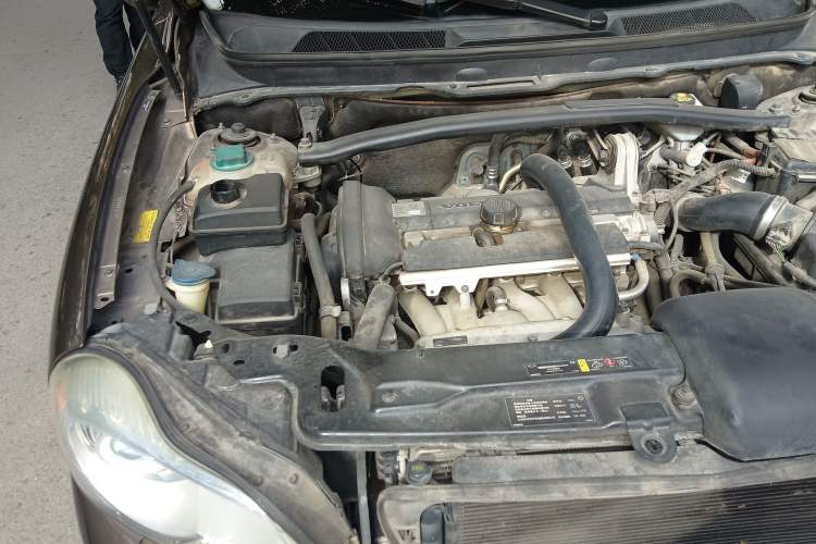 Used Volvo XC Classic 2014 T5 Luxury Edition Engine Bay Right