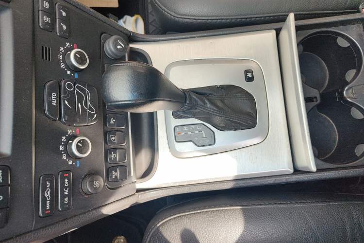 Used Volvo XC Classic 2014 T5 Luxury Edition Gear Lever