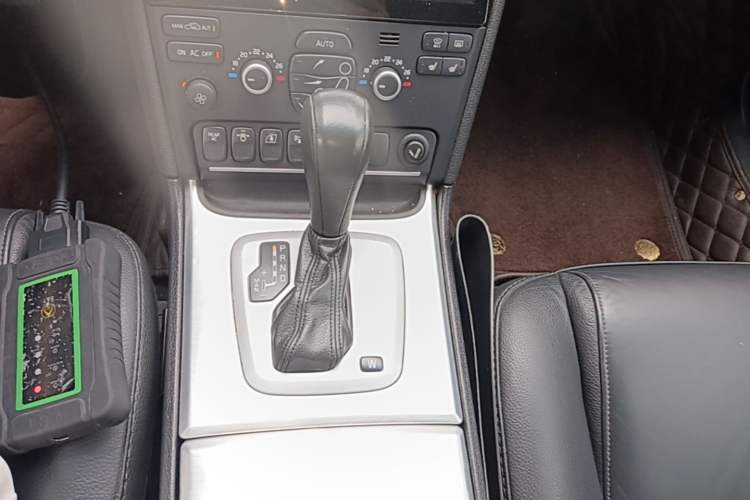 Used Volvo XC Classic 2014 T5 Luxury Edition Gear Lever