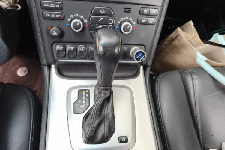 Used Volvo XC Classic 2014 T5 Luxury Edition Gear Lever