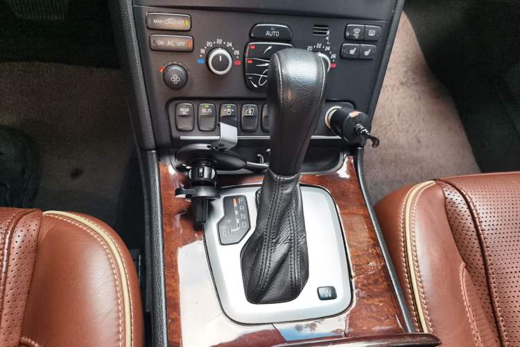 Used Volvo XC Classic 2014 T5 Executive Edition Gear Lever