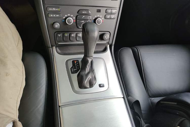 Used Volvo XC Classic 2014 T5 Luxury Edition Gear Lever