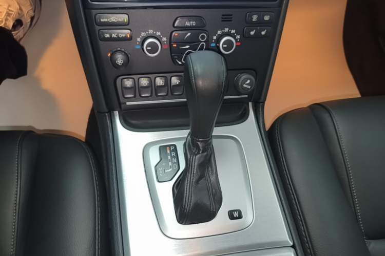 Used Volvo XC Classic 2014 T5 Luxury Edition Gear Lever