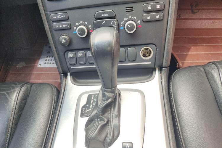 Used Volvo XC Classic 2014 T5 Luxury Edition Gear Lever