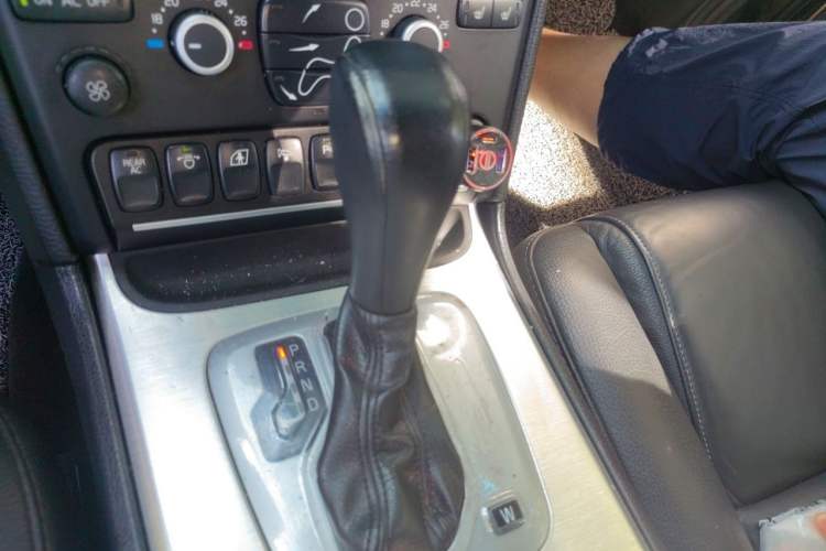 Used Volvo XC Classic 2014 T5 Luxury Edition Gear Lever