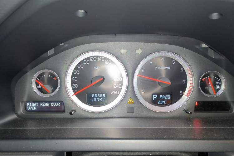 Used Volvo XC Classic 2014 T5 Luxury Edition Instrument Cluster