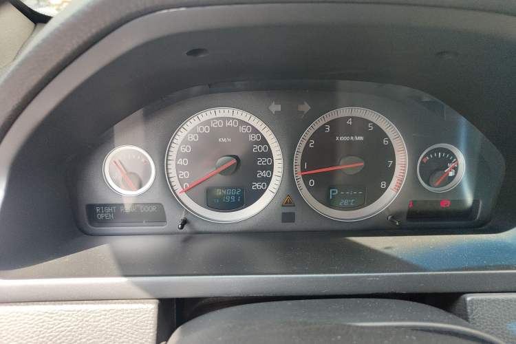 Used Volvo XC Classic 2014 T5 Luxury Edition Instrument Cluster