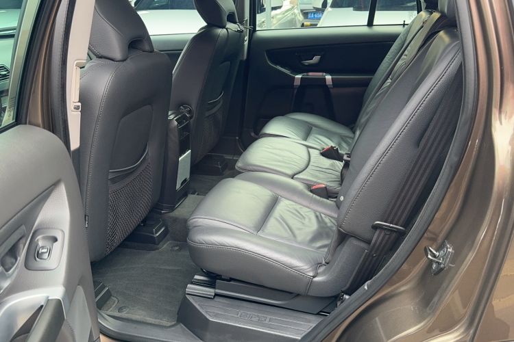 Used Volvo XC Classic 2014 T5 Luxury Edition Interior 2