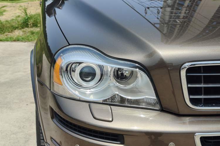 Used Volvo XC Classic 2014 T5 Luxury Edition Left Front Headlight