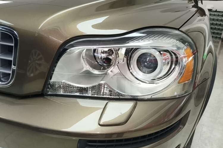 Used Volvo XC Classic 2014 T5 Luxury Edition Left Front Headlight