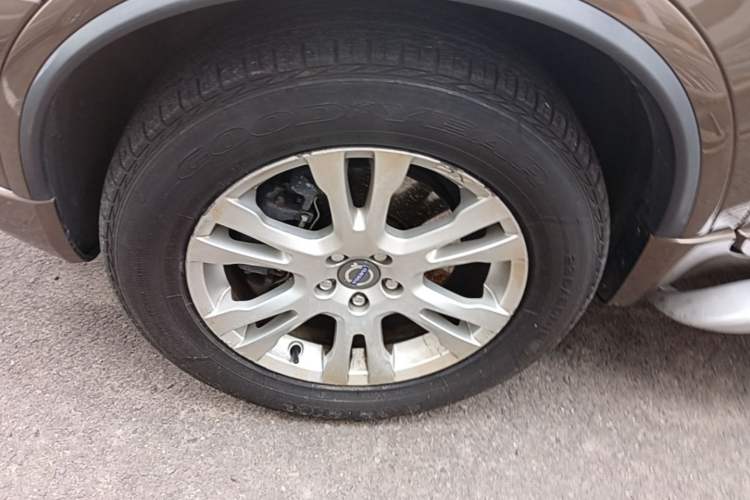Used Volvo XC Classic 2014 T5 Luxury Edition Left Front Wheel Hub