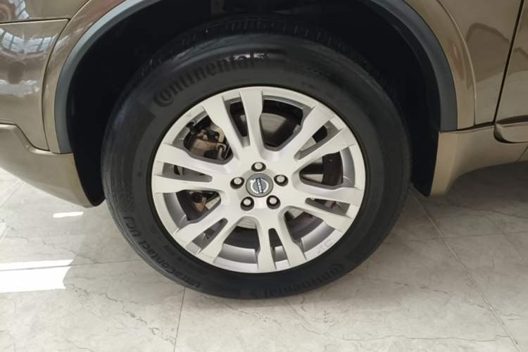 Used Volvo XC Classic 2014 T5 Luxury Edition Left Front Wheel Hub