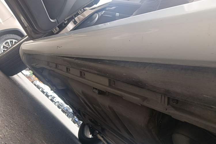 Used Volvo XC Classic 2014 T5 Luxury Edition Left Side Sill