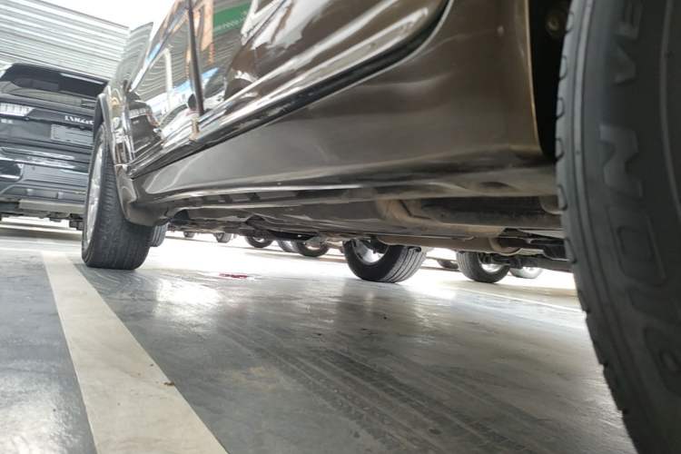 Used Volvo XC Classic 2014 T5 Luxury Edition Left Side Sill
