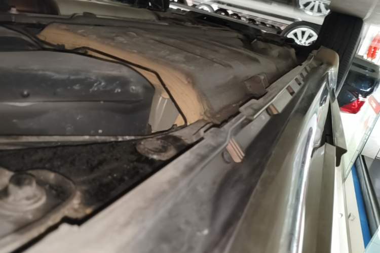 Used Volvo XC Classic 2014 T5 Luxury Edition Left Side Sill