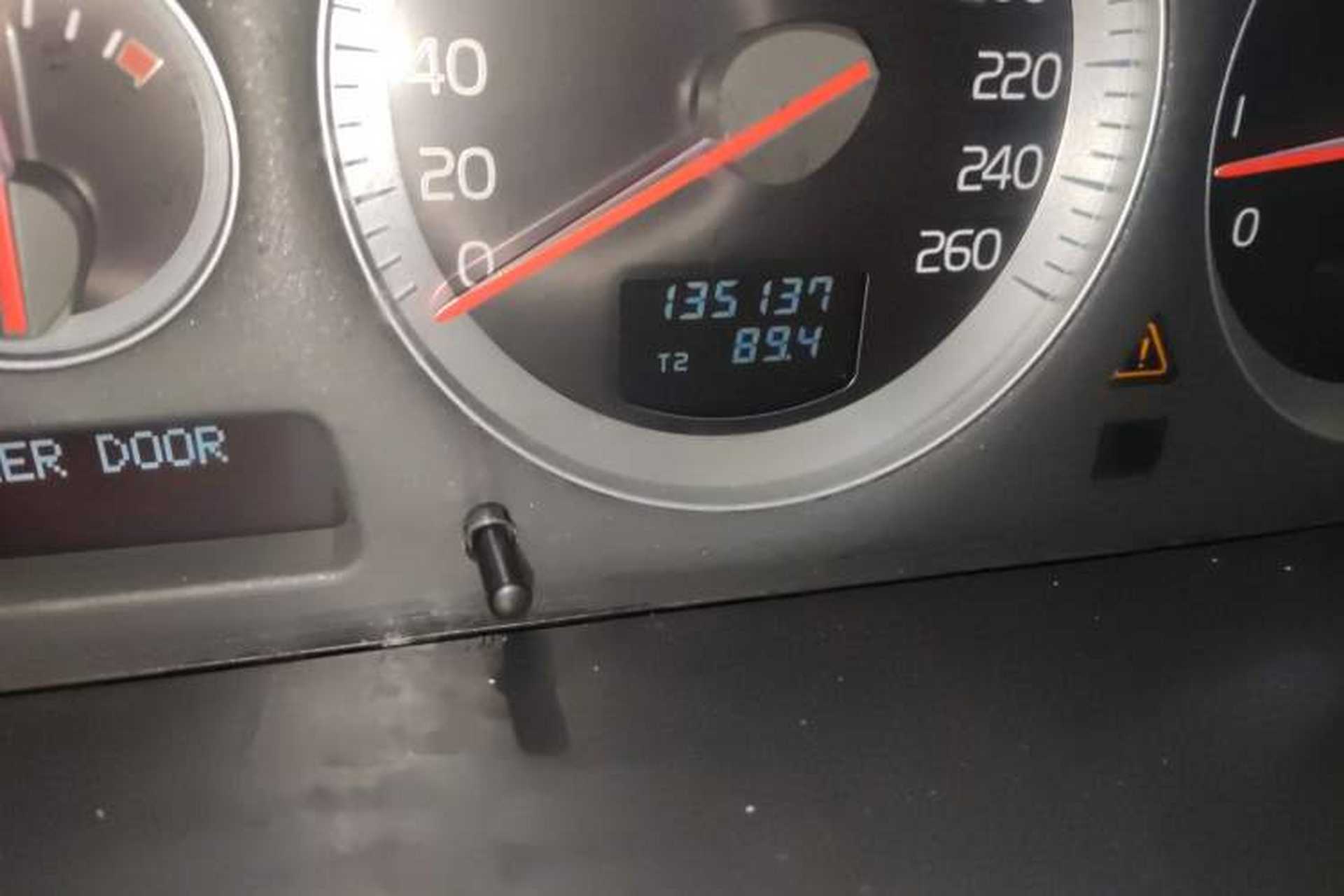 Used Volvo XC Classic 2014 T5 Luxury Edition Odometer Close Up