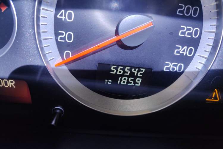 Used Volvo XC Classic 2014 T5 Luxury Edition Odometer Close Up