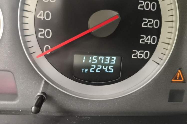 Used Volvo XC Classic 2014 T5 Luxury Edition Odometer Close Up
