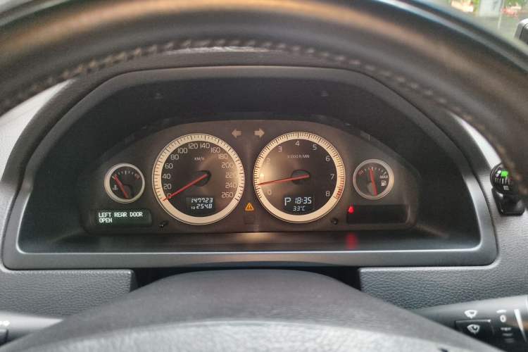 Used Volvo XC Classic 2014 T5 Executive Edition Odometer Close Up