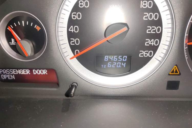 Used Volvo XC Classic 2014 T5 Luxury Edition Odometer Close Up
