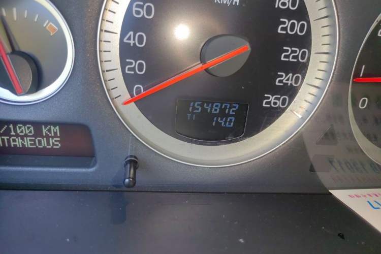 Used Volvo XC Classic 2014 T5 Luxury Edition Odometer Close Up