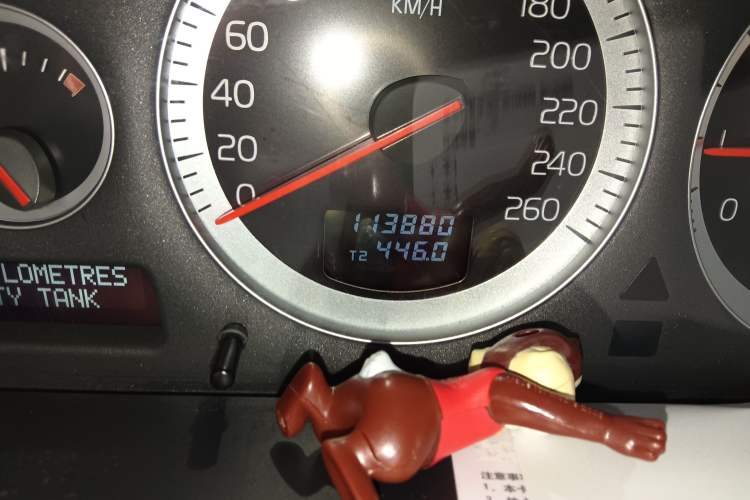 Used Volvo XC Classic 2014 T5 Luxury Edition Odometer Close Up