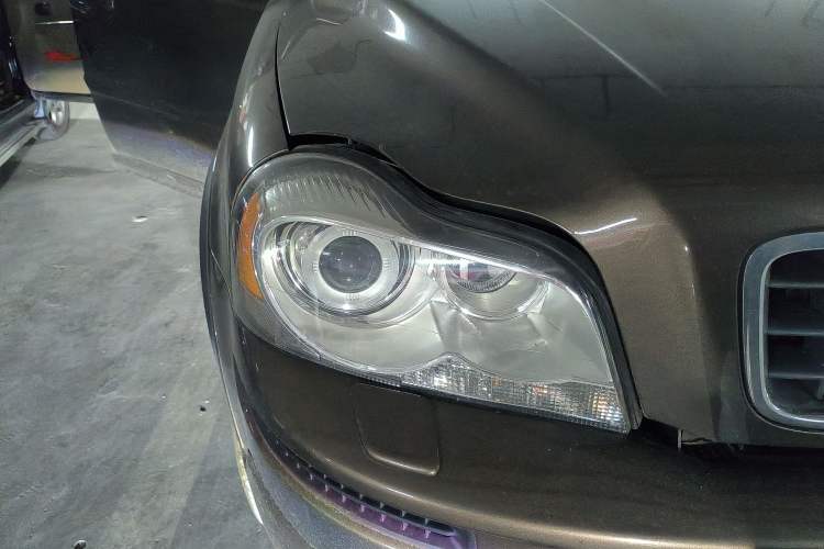 Used Volvo XC Classic 2014 T5 Luxury Edition Right Front Headlight