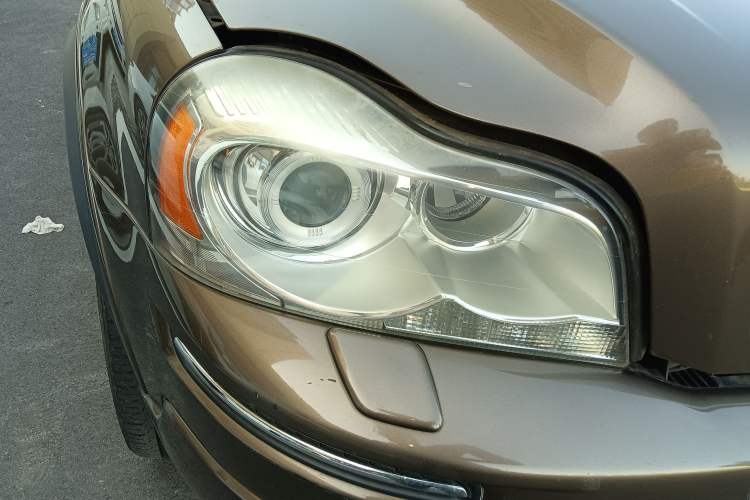Used Volvo XC Classic 2014 T5 Executive Edition Right Front Headlight
