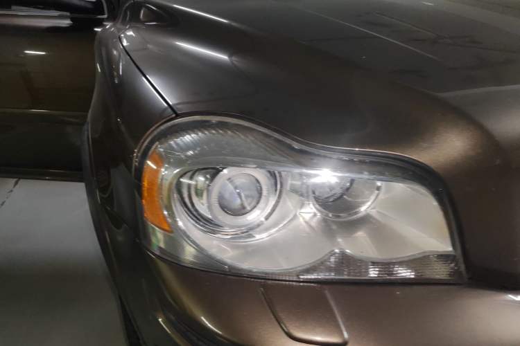 Used Volvo XC Classic 2014 T5 Luxury Edition Right Front Headlight