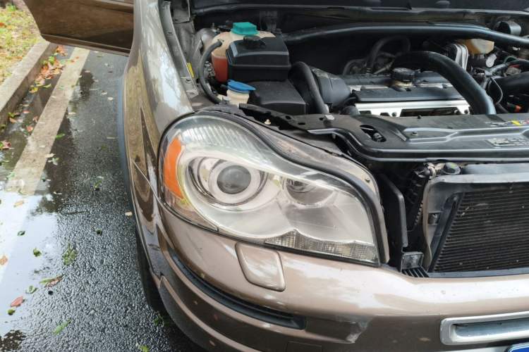 Used Volvo XC Classic 2014 T5 Luxury Edition Right Front Headlight
