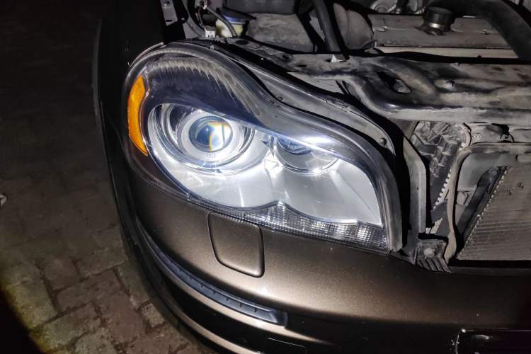 Used Volvo XC Classic 2014 T5 Luxury Edition Right Front Headlight