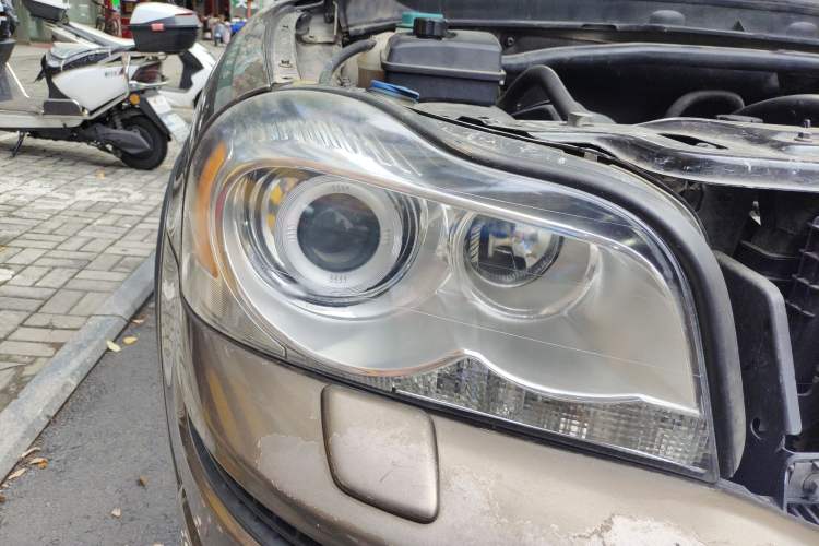 Used Volvo XC Classic 2014 T5 Luxury Edition Right Front Headlight