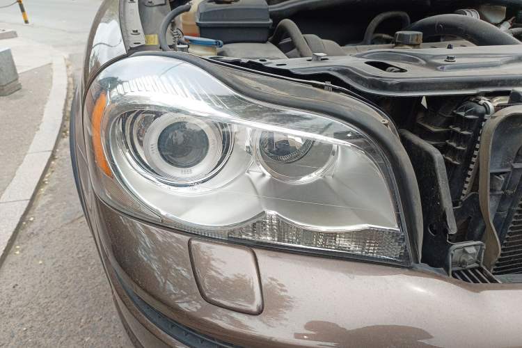 Used Volvo XC Classic 2014 T5 Luxury Edition Right Front Headlight