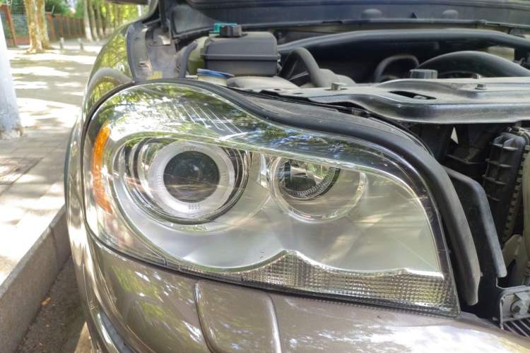 Used Volvo XC Classic 2014 T5 Luxury Edition Right Front Headlight