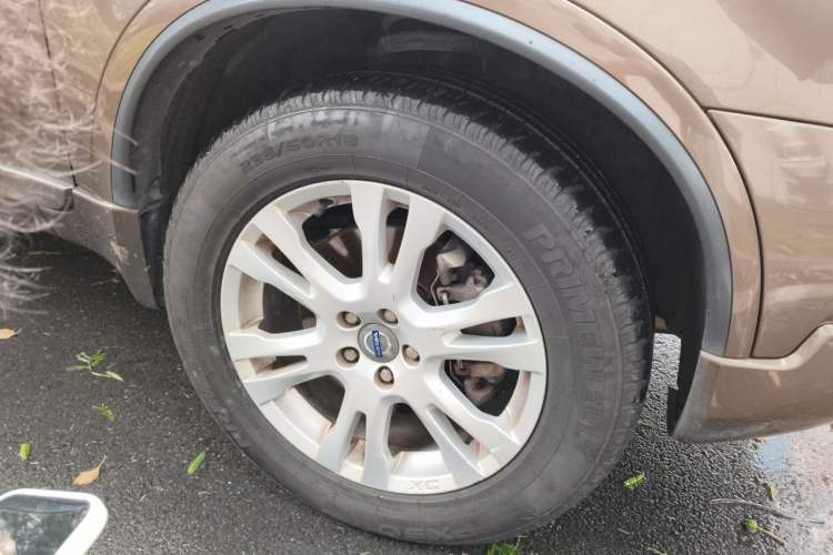 Used Volvo XC Classic 2014 T5 Luxury Edition Right Front Wheel Hub