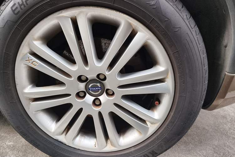 Used Volvo XC Classic 2014 T5 Executive Edition Right Front Wheel Hub