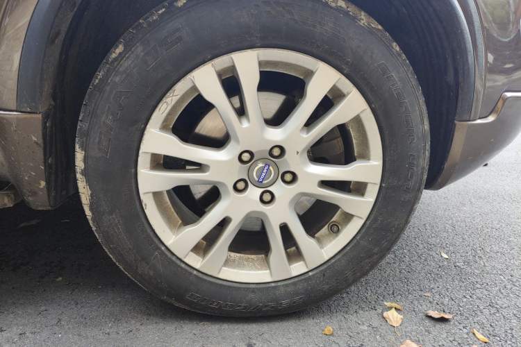 Used Volvo XC Classic 2014 T5 Luxury Edition Right Front Wheel Hub