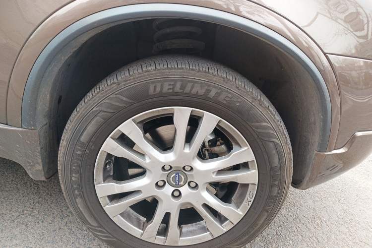 Used Volvo XC Classic 2014 T5 Luxury Edition Right Front Wheel Hub
