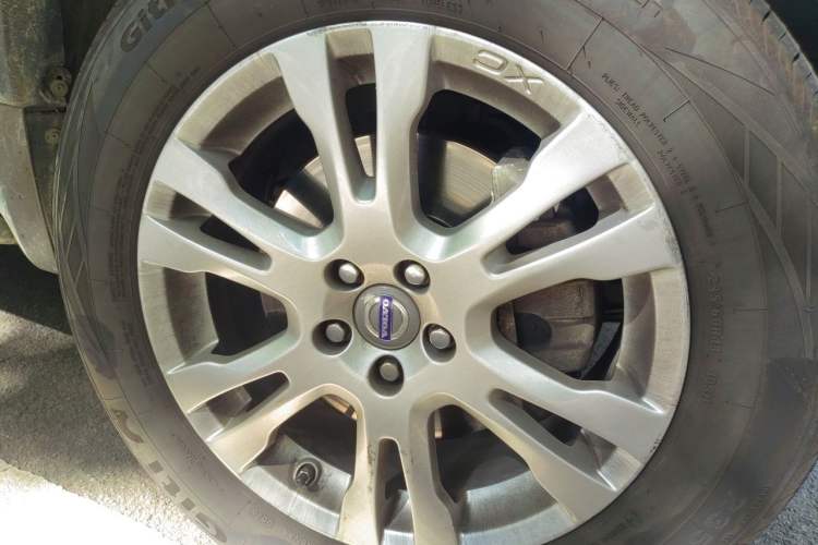 Used Volvo XC Classic 2014 T5 Luxury Edition Right Front Wheel Hub