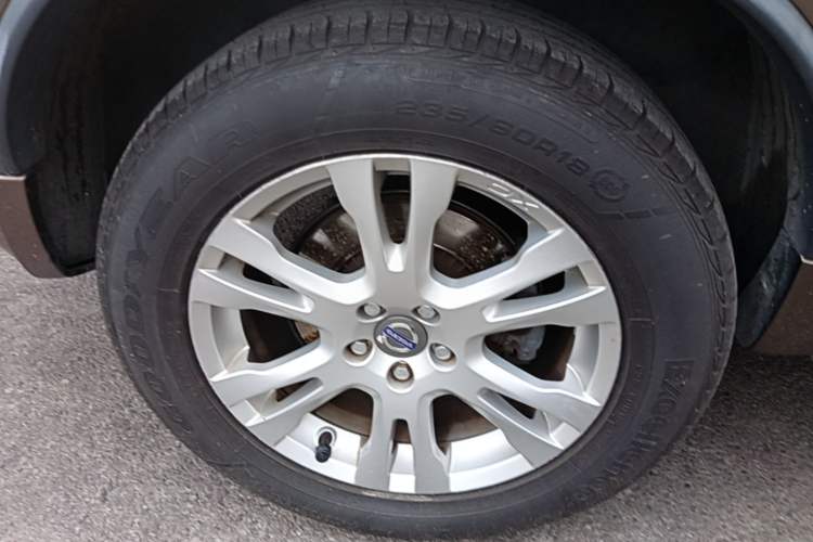 Used Volvo XC Classic 2014 T5 Luxury Edition Right Rear Wheel Hub
